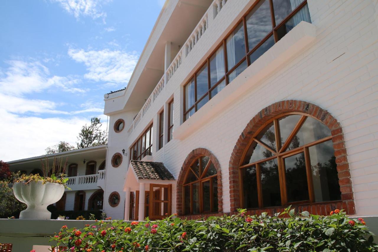 La Posada Del Quinde Otavalo Exterior photo
