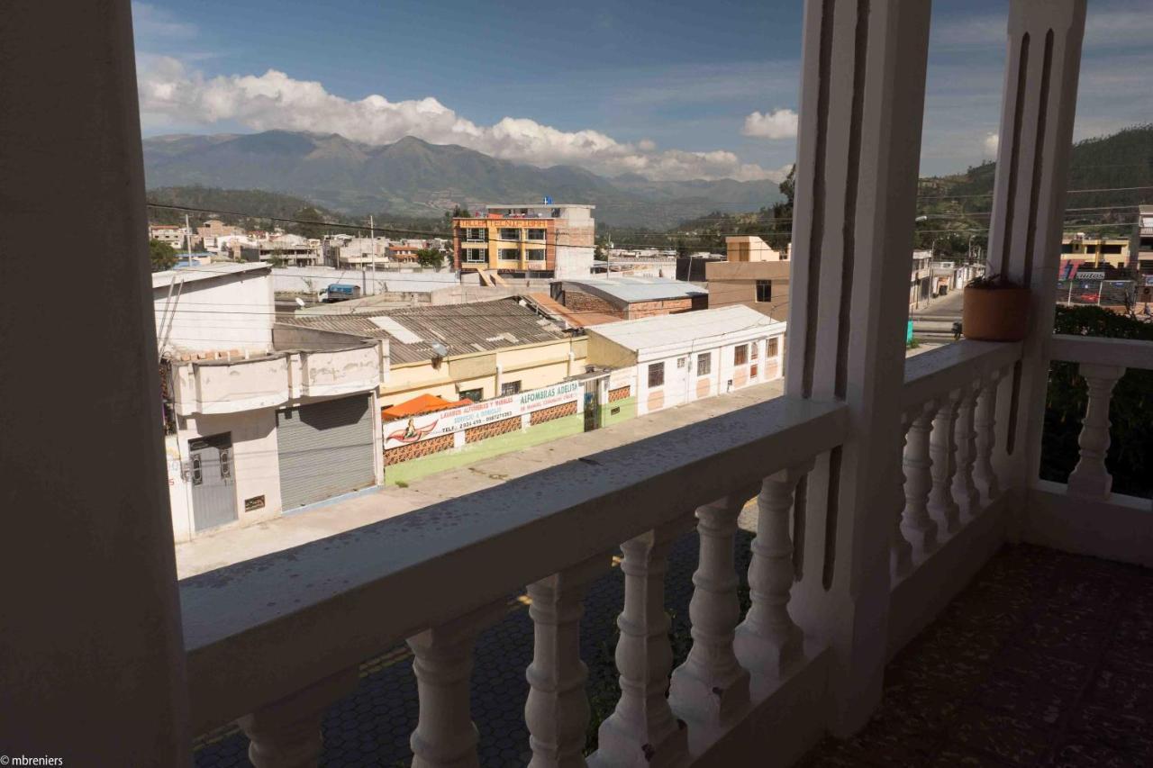 La Posada Del Quinde Otavalo Exterior photo